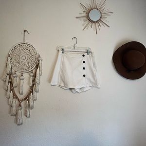 4/15$ White button skort